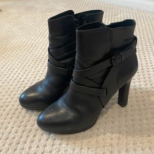 Vince Camuto Signature Size 9